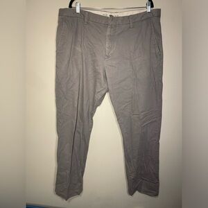 Men’s Old Navy Classic Loose Khaki Pants
